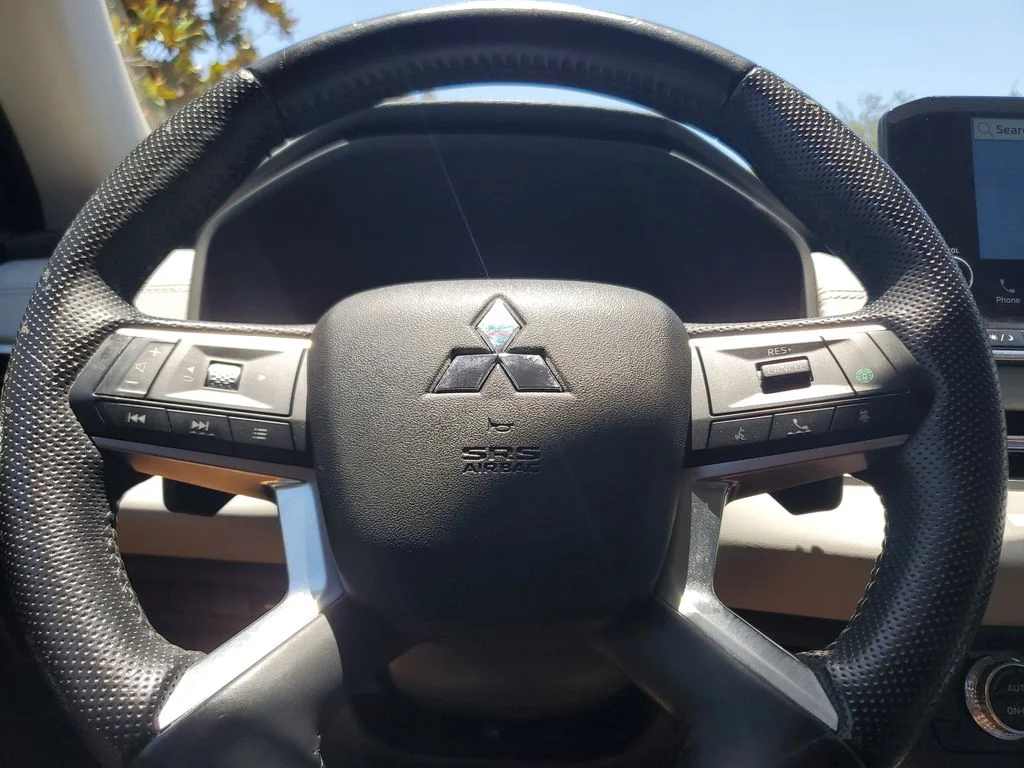 Used 2022  Mitsubishi SEL image 23