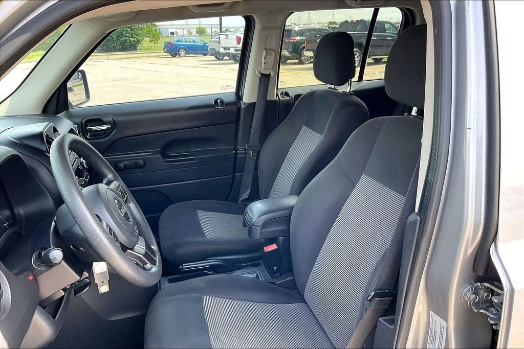 Used 2016 Maximum Steel Metallic Jeep Sport image 17