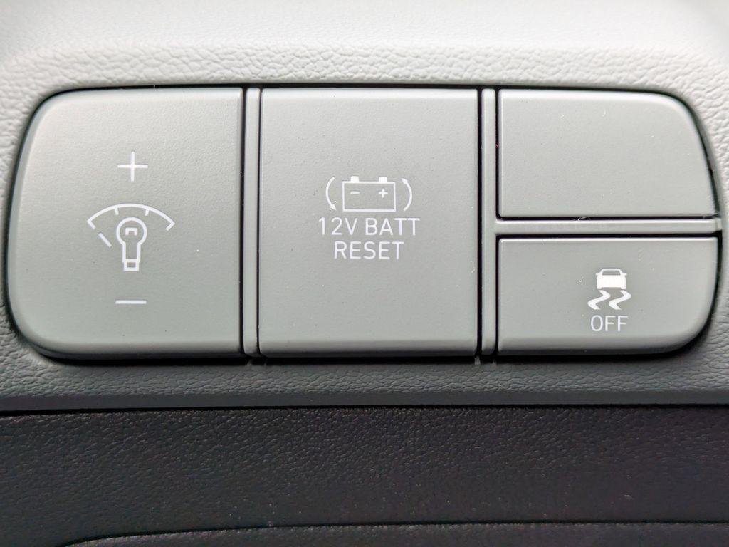 New 2025 White Hyundai Limited image 27