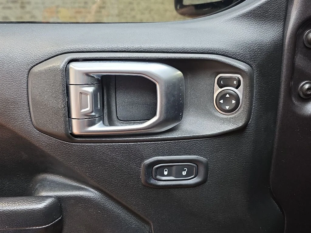 Used 2019 Gray Jeep Unlimited Rubicon image 22
