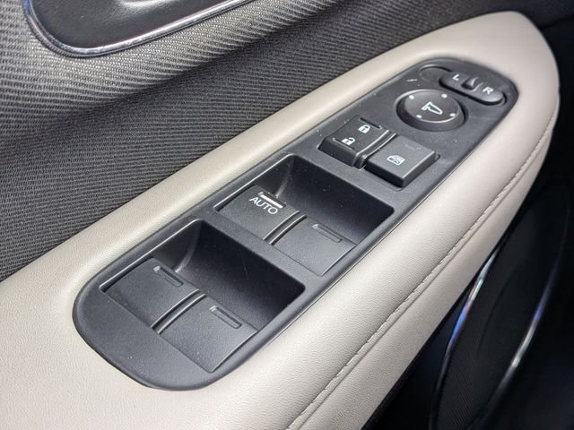 Used 2022 Silver Honda EX image 23