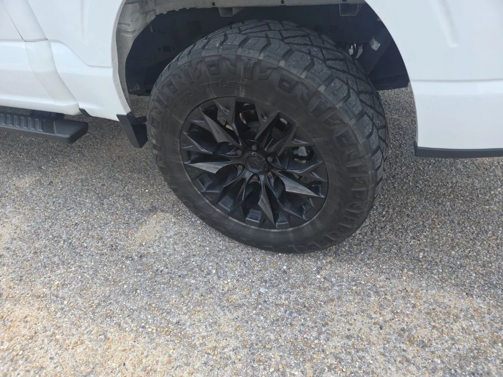 Used 2023 Oxford White Ford XLT image 17