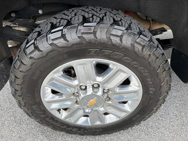 Used 2024 Sterling Gray Metallic Chevrolet High Country image 17
