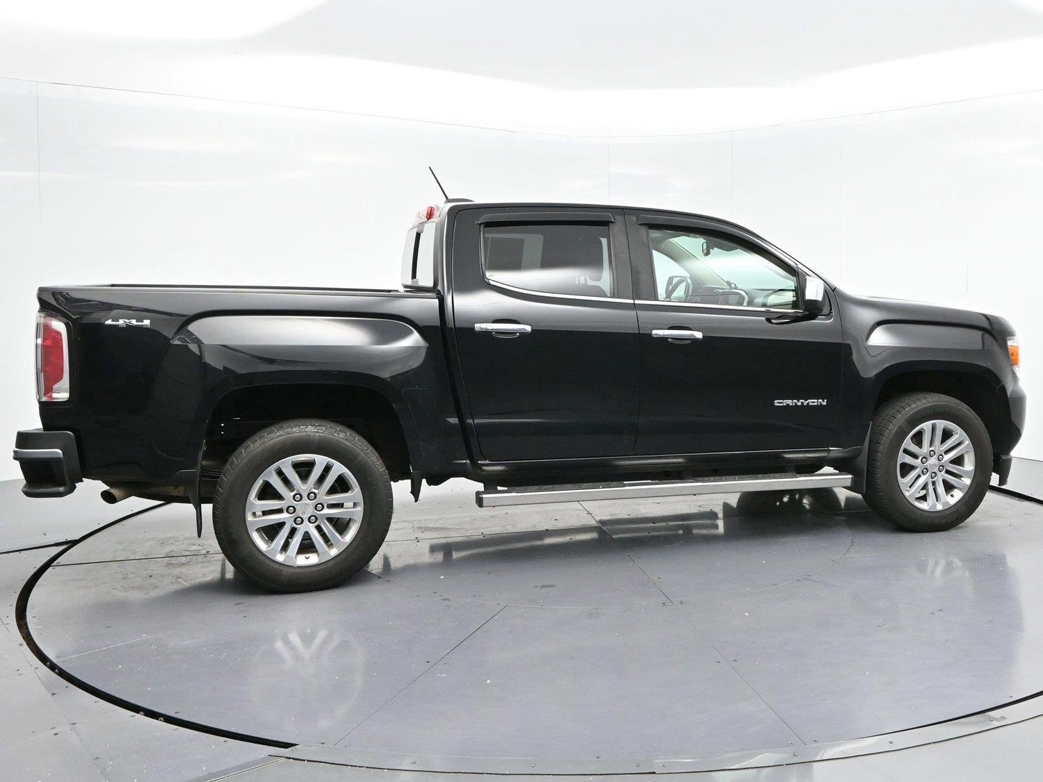 Used 2019 Onyx Black GMC 4WD SLT image 8