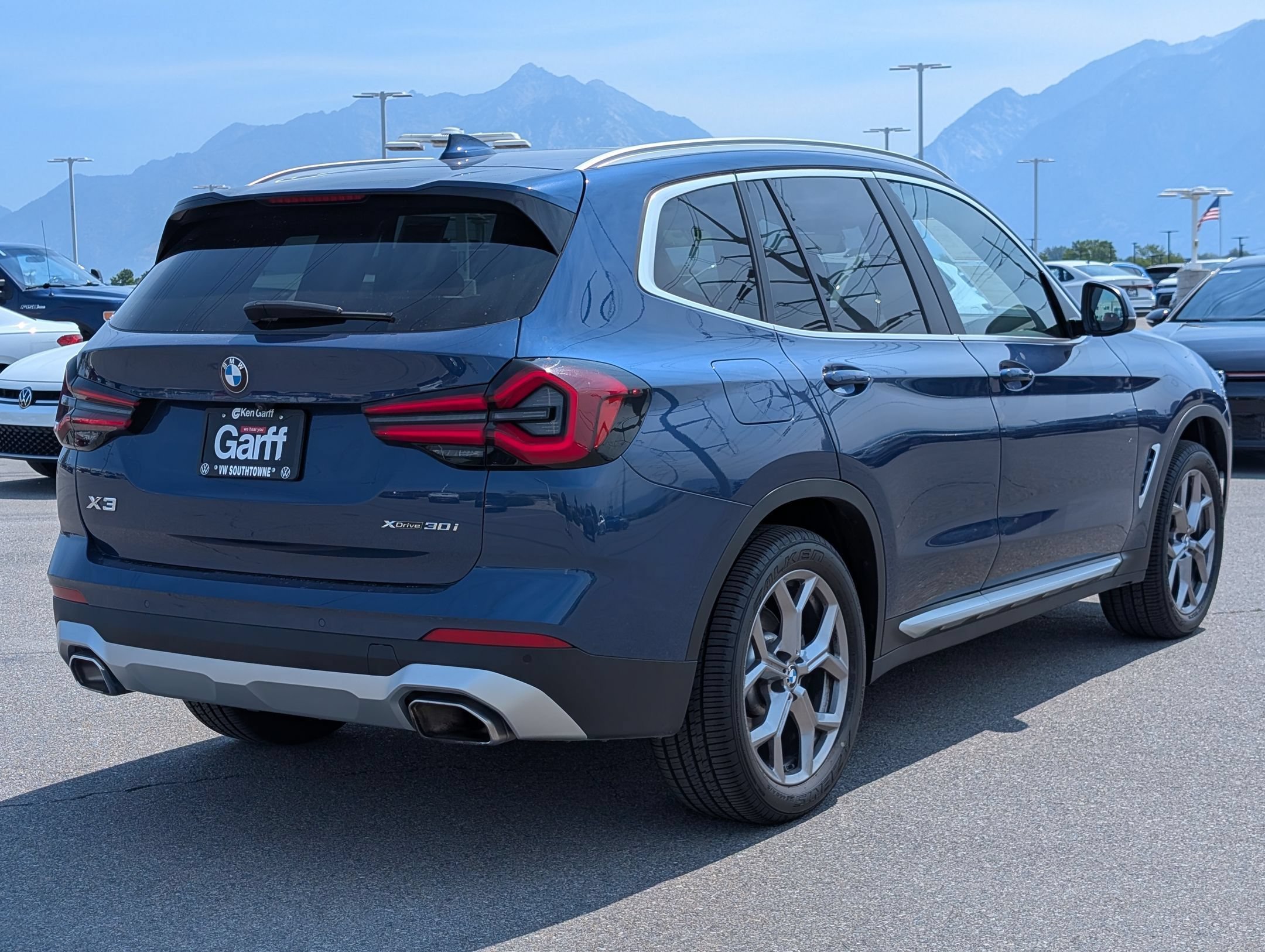 Used 2023 Phytonic Blue Metallic BMW xDrive30i image 3