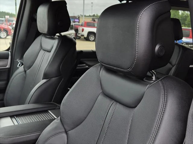 New 2026 Baltic-Gray Metallic Clear-Coat Exterior Paint Jeep Limited Altitude image 16