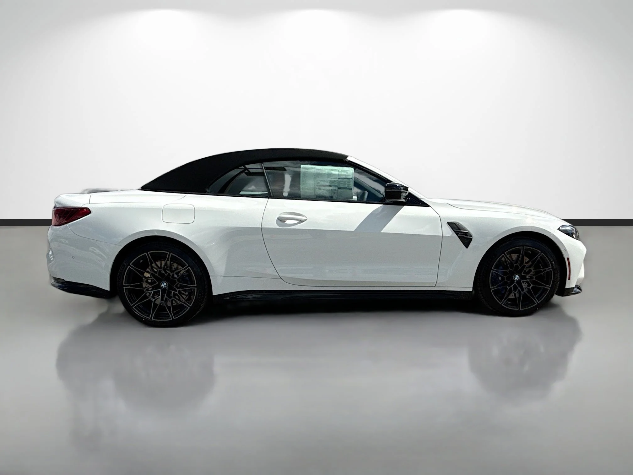 New 2027 Alpine White BMW Competition xDrive image 2