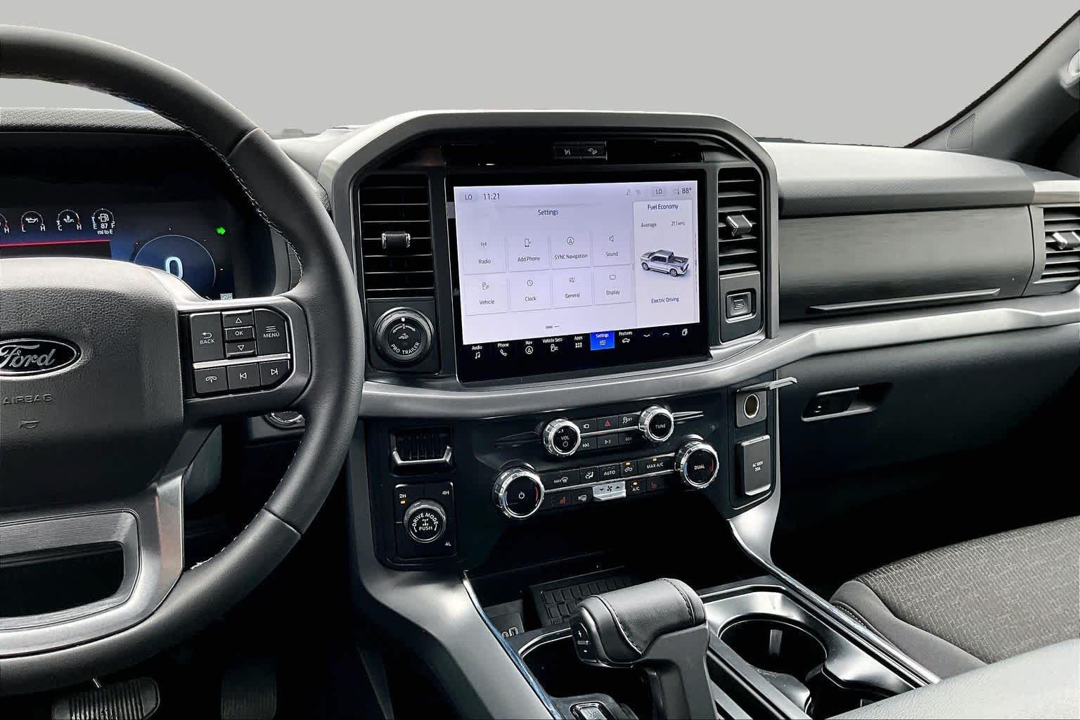 Used 2025 Agate Black Metallic Ford XLT image 9