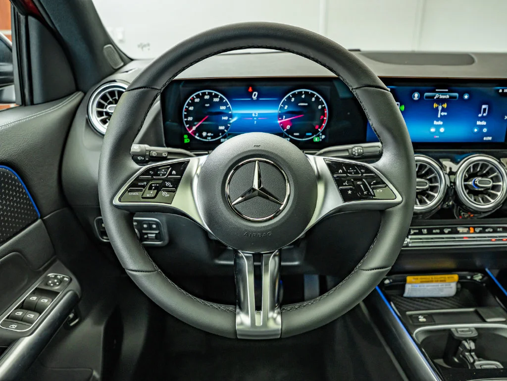 New 2026 Manufaktur Patagonia Red Metallic Mercedes-Benz GLA 250 image 24