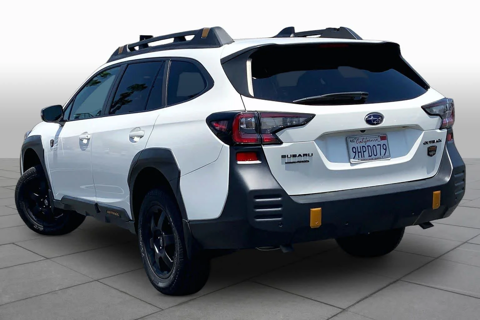 Used 2024 Crystal White Pearl Subaru Wilderness image 11