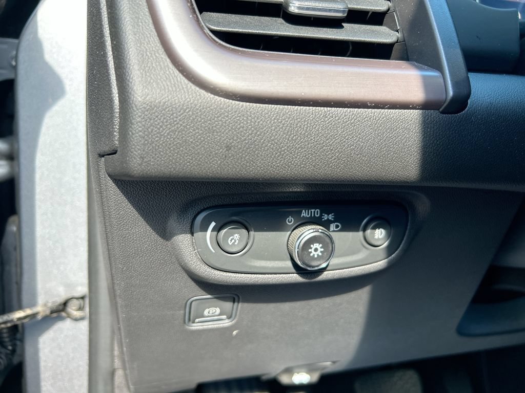 Used 2024 Sterling Metallic GMC AT4 image 21