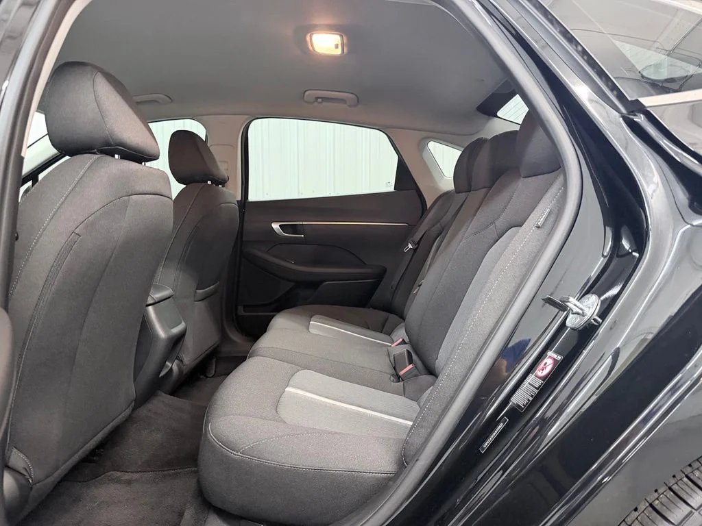 Used 2021 Black Hyundai SE image 25