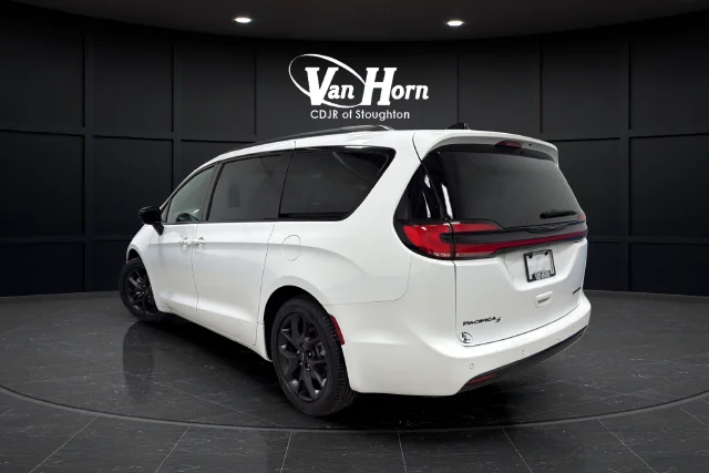 Used 2025 Bright White Clearcoat Chrysler Limited image 5