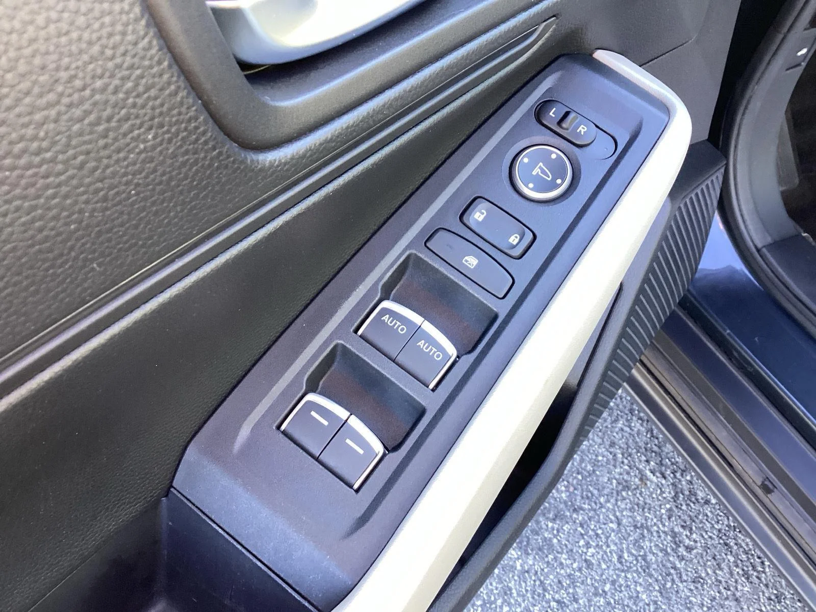Used 2024 Meteorite Gray Metallic Honda LX image 16