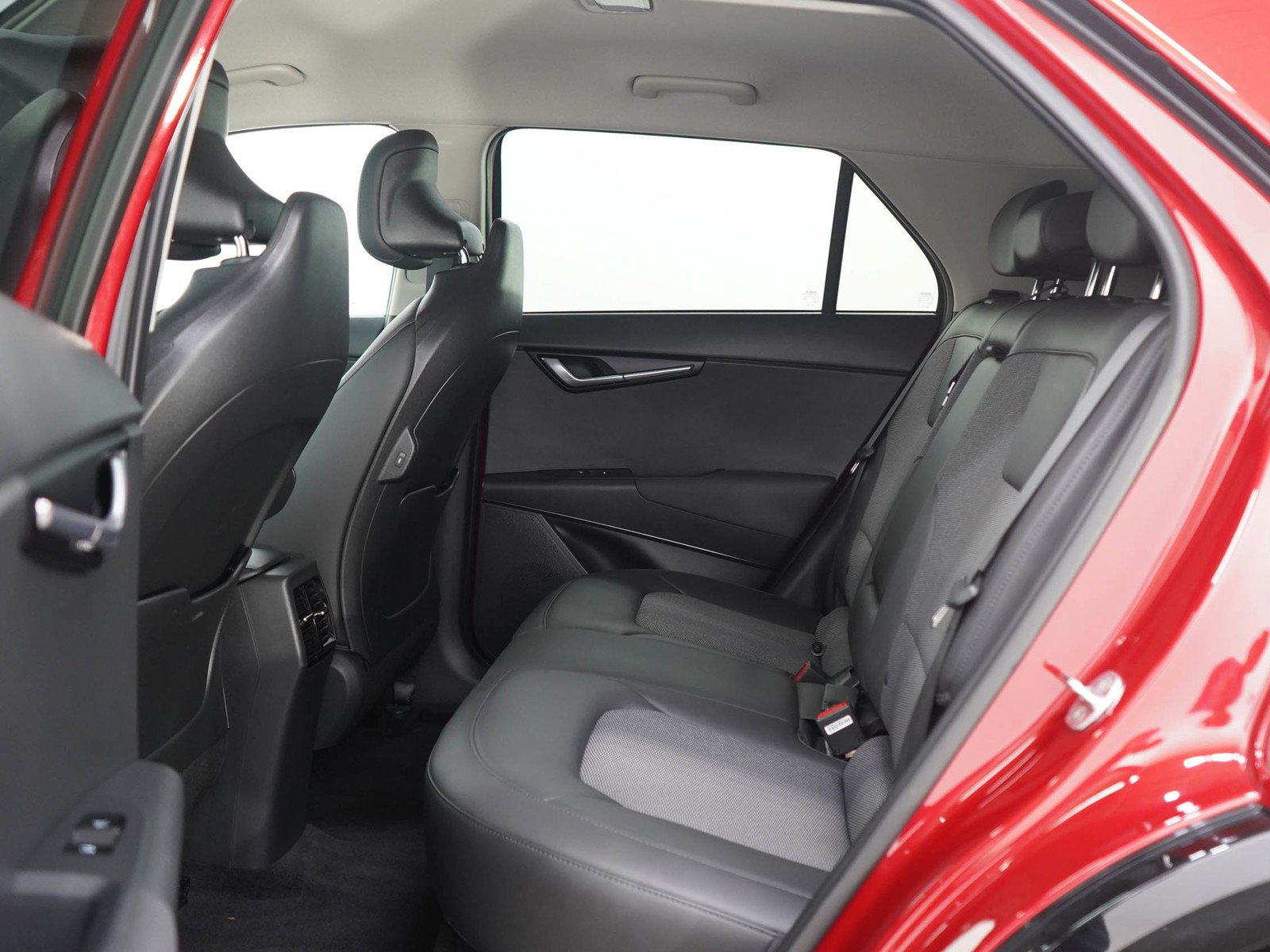 Used 2023 Runway Red Kia Wind image 20