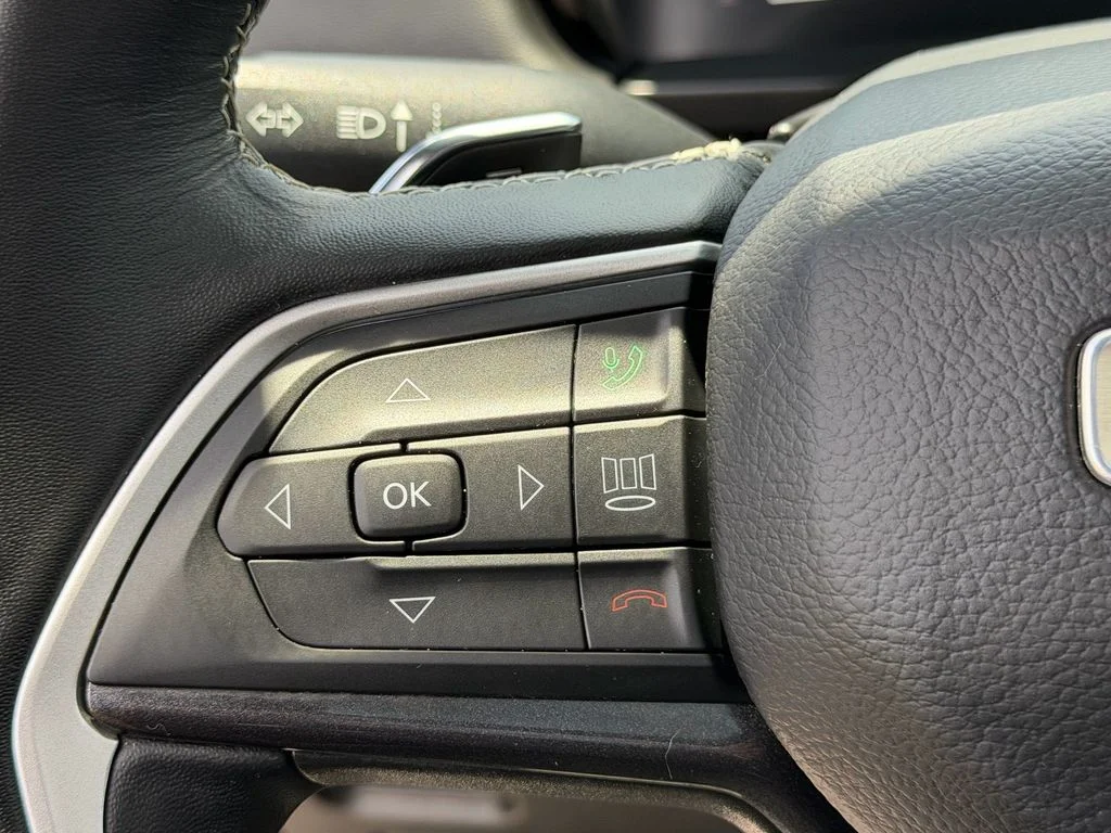 Used 2022 Gray Jeep Altitude image 21