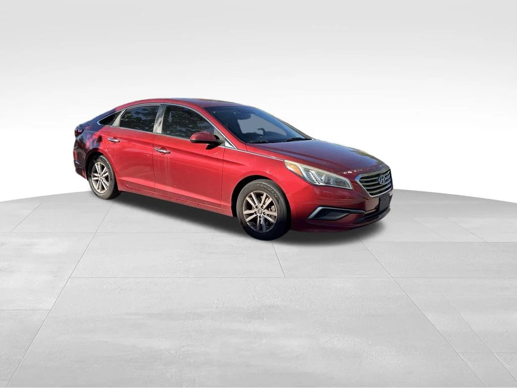 Used 2016 Red Hyundai SE image 2