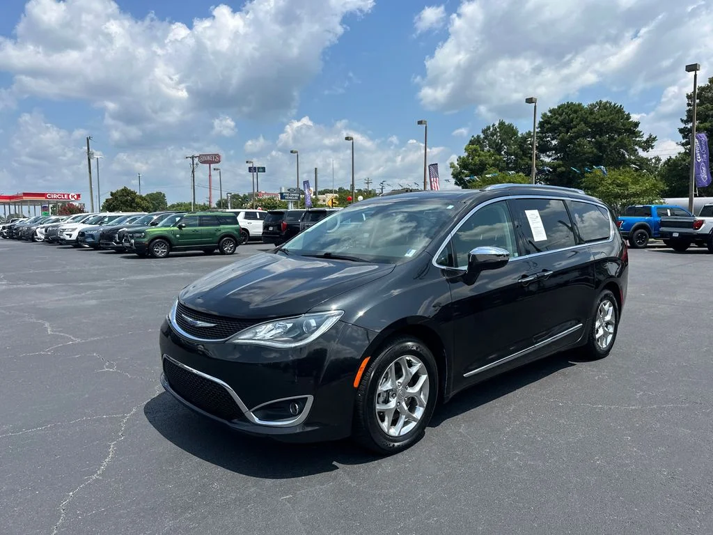 Used 2019 Black Chrysler Limited image 3