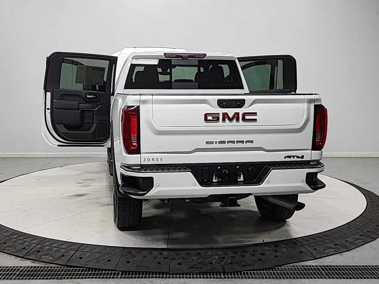 Used 2022 White GMC AT4 image 15