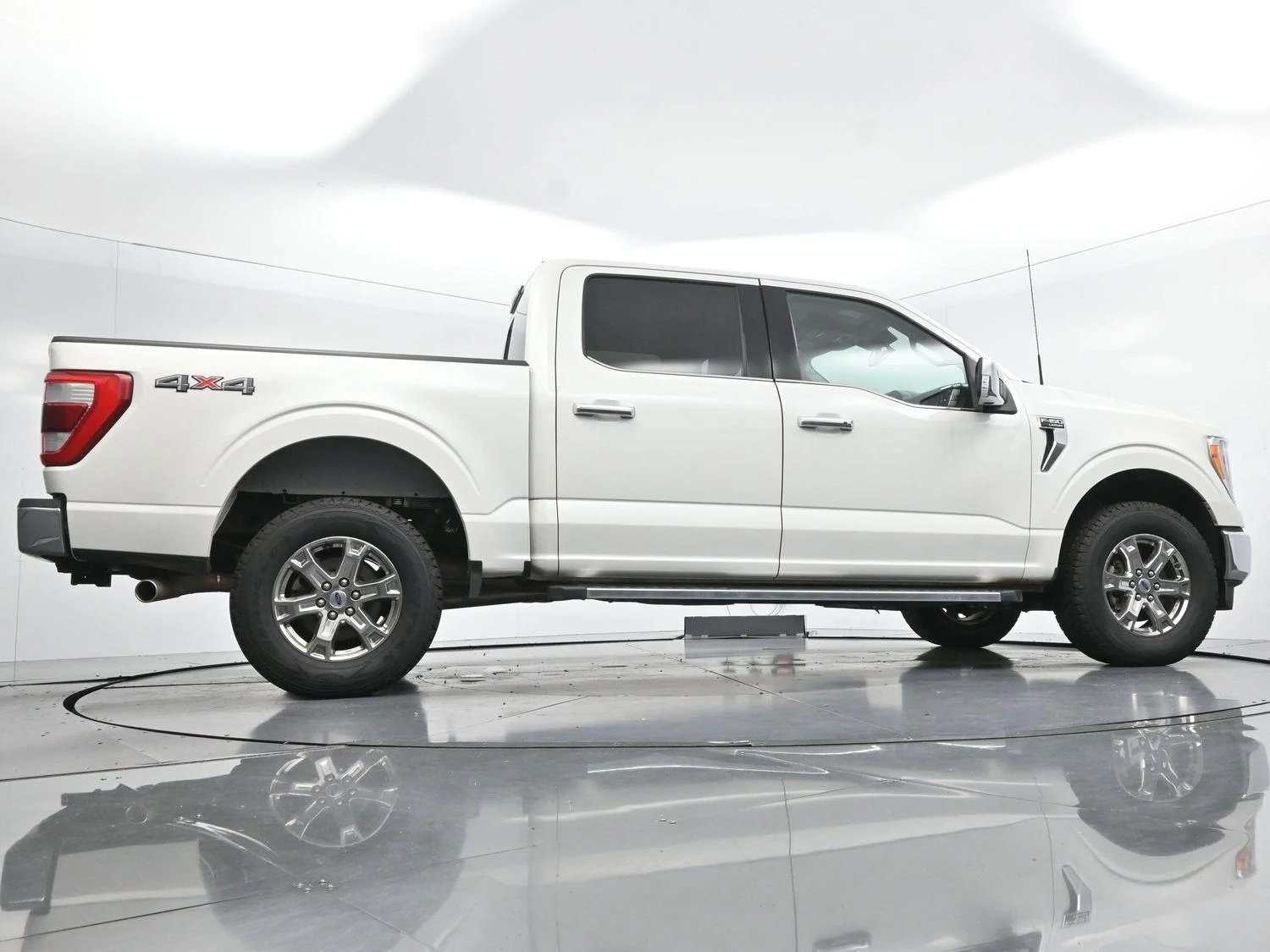 Used 2023  Ford LARIAT image 54