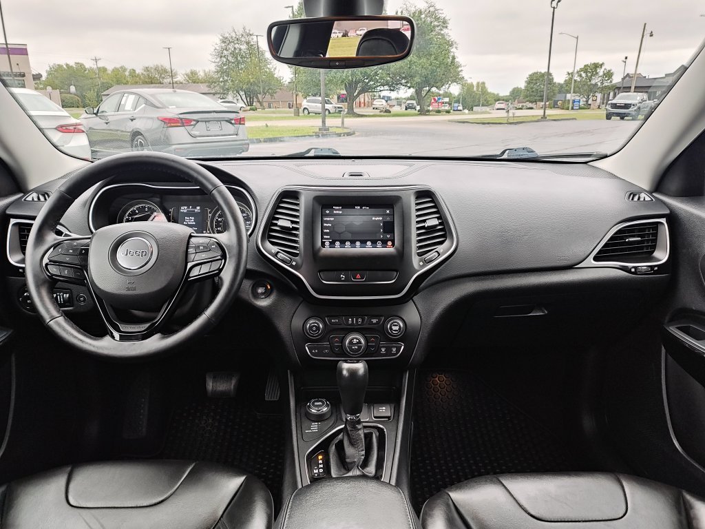 Used 2020 White Jeep Latitude Plus image 15