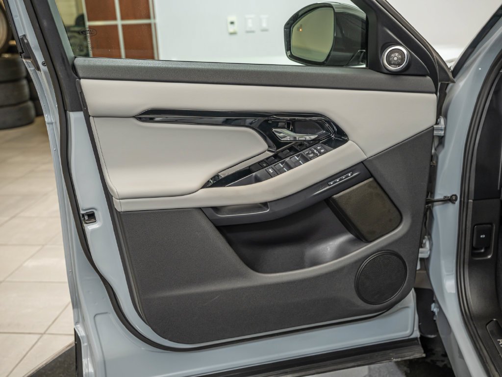 Used 2026 Arroios Grey Metallic Land Rover Dynamic image 17