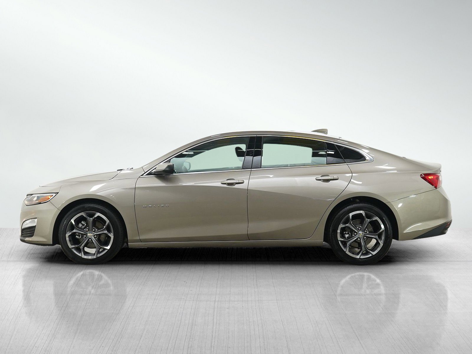 Used 2024 Chevrolet Malibu 1LT with VIN 1G1ZD5ST3RF241568 for sale in Burnsville, Minnesota