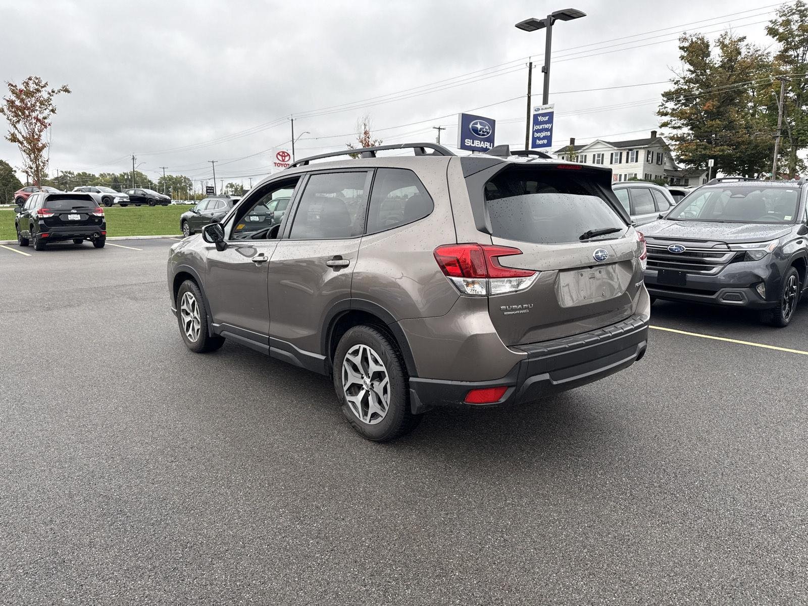 Used 2024 Brilliant Bronze Metallic Subaru Premium image 5