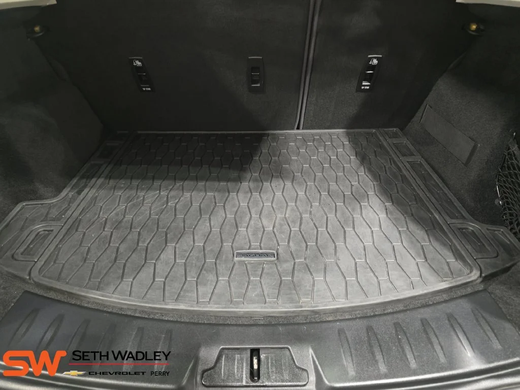 Used 2020 Silver Jaguar SE image 13