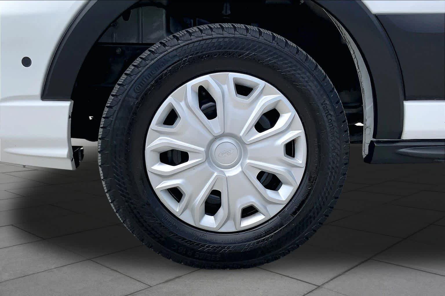 Used 2025 Oxford White Ford XLT image 11