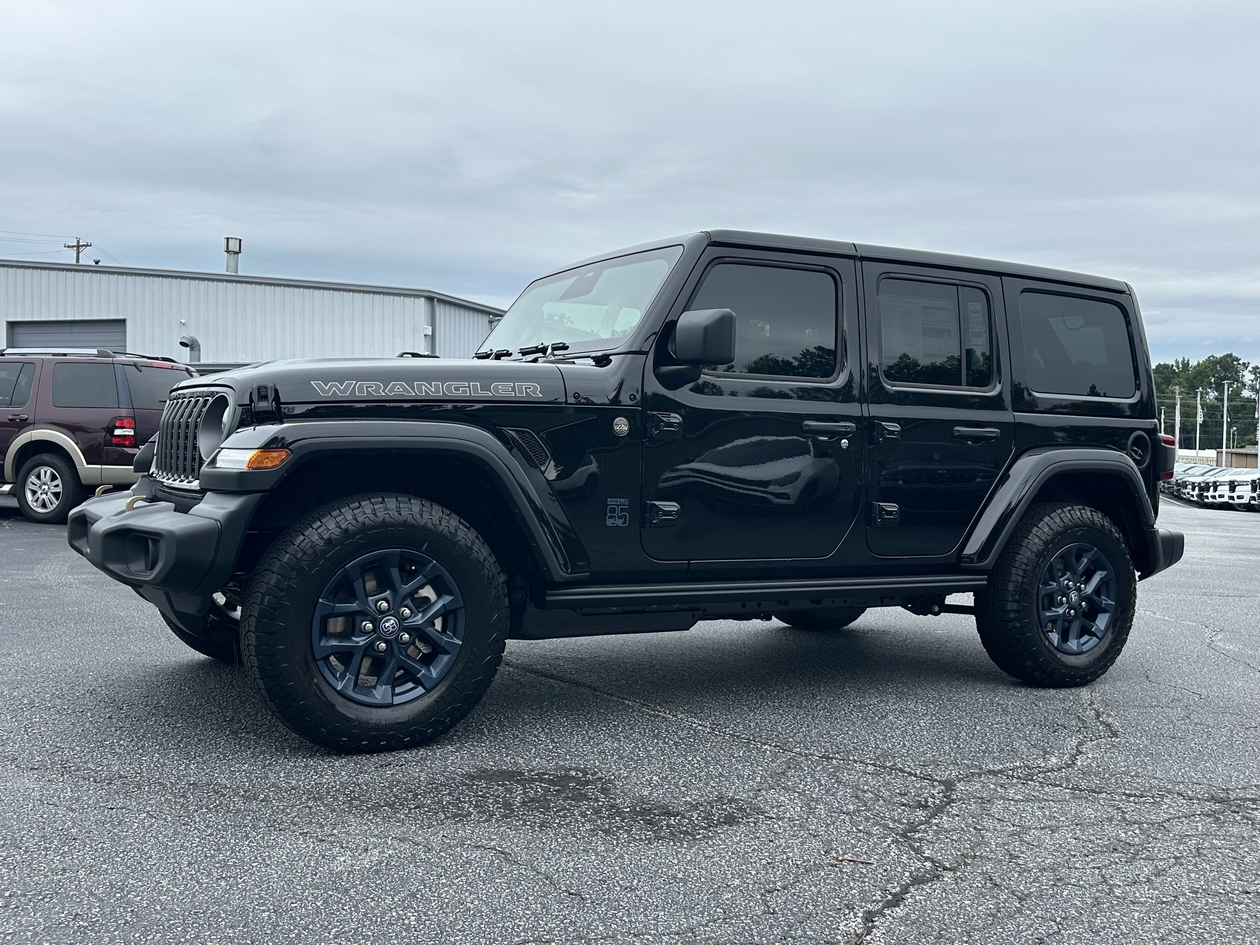 New 2026 Black Clear-Coat Exterior Paint Jeep 85th Anniversary image 4