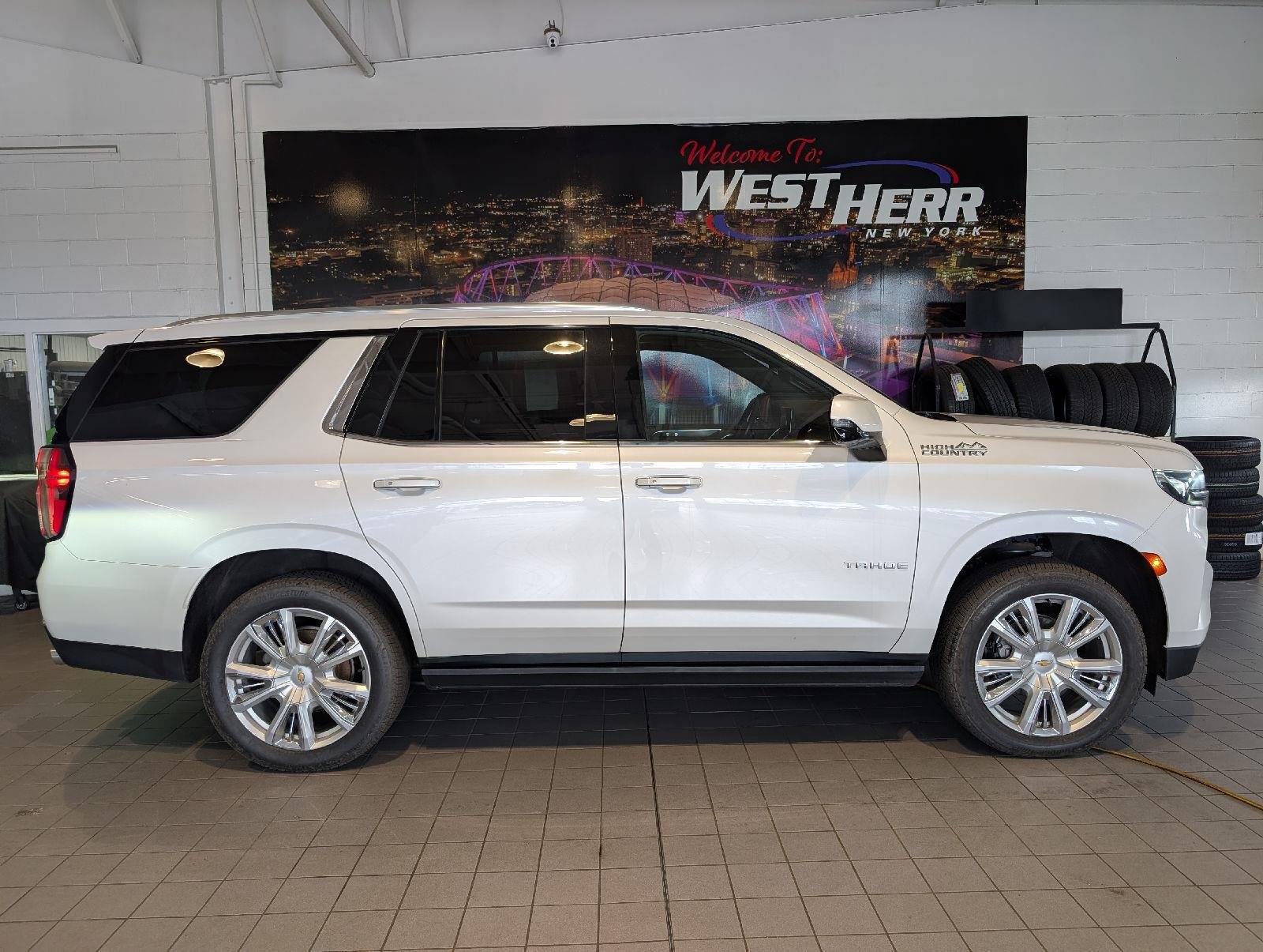 Used 2022 Pearl Chevrolet High Country image 12