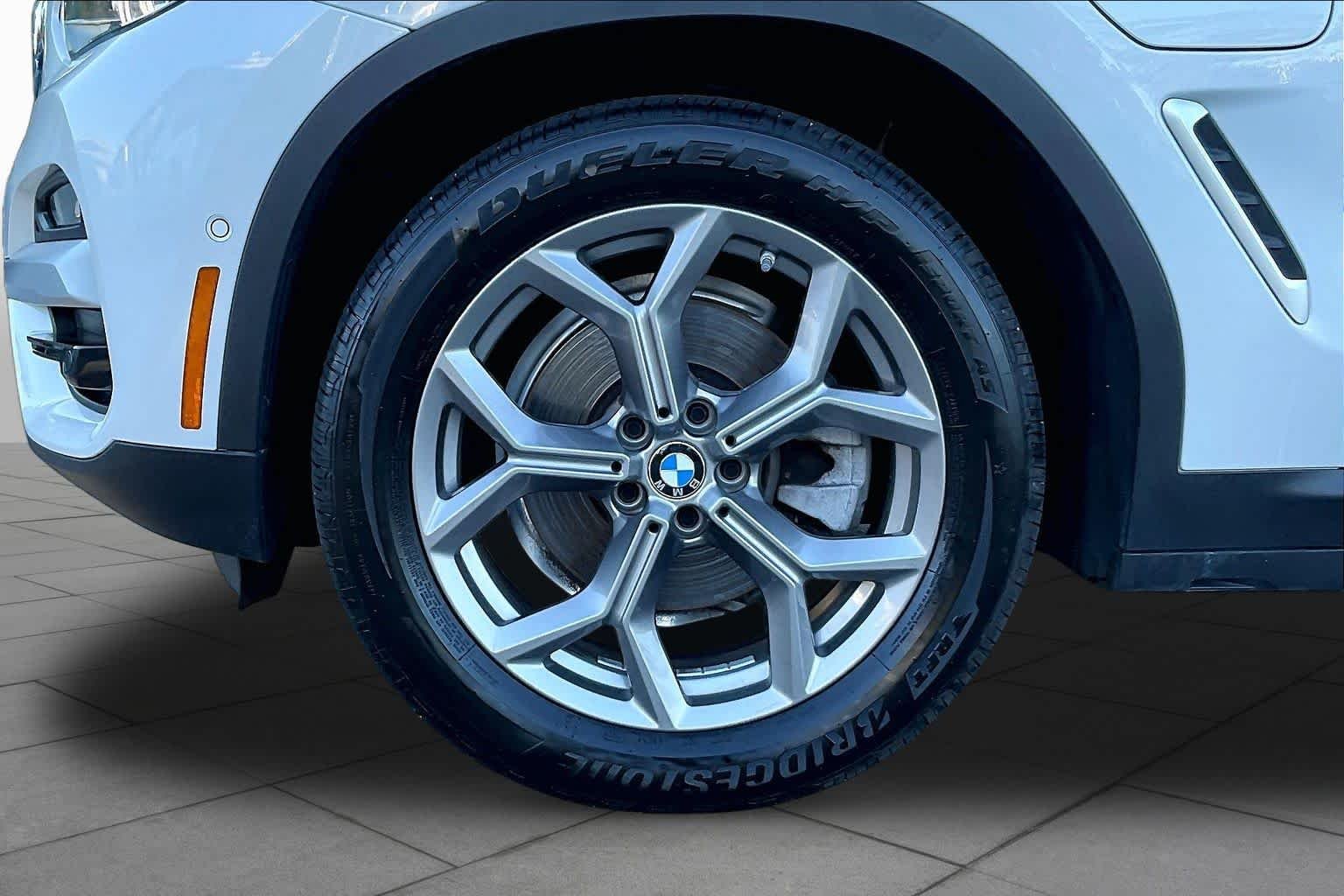 Used 2021 Mineral White Metallic BMW xDrive30e image 10