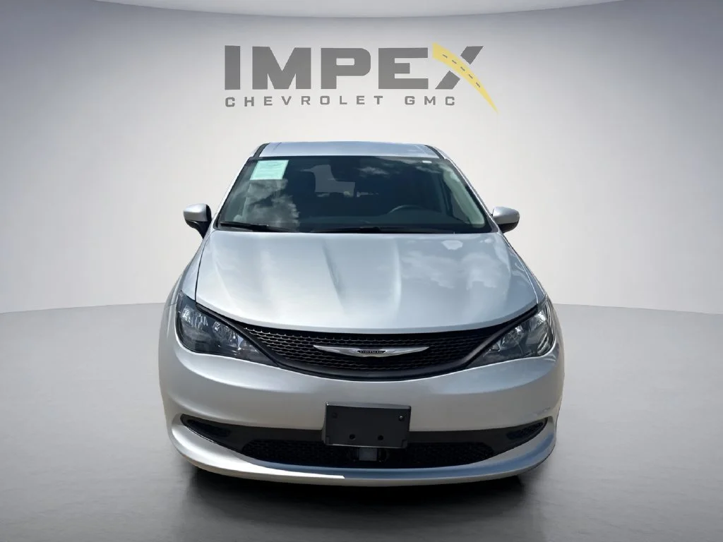 Used 2023 Silver Chrysler LX image 20