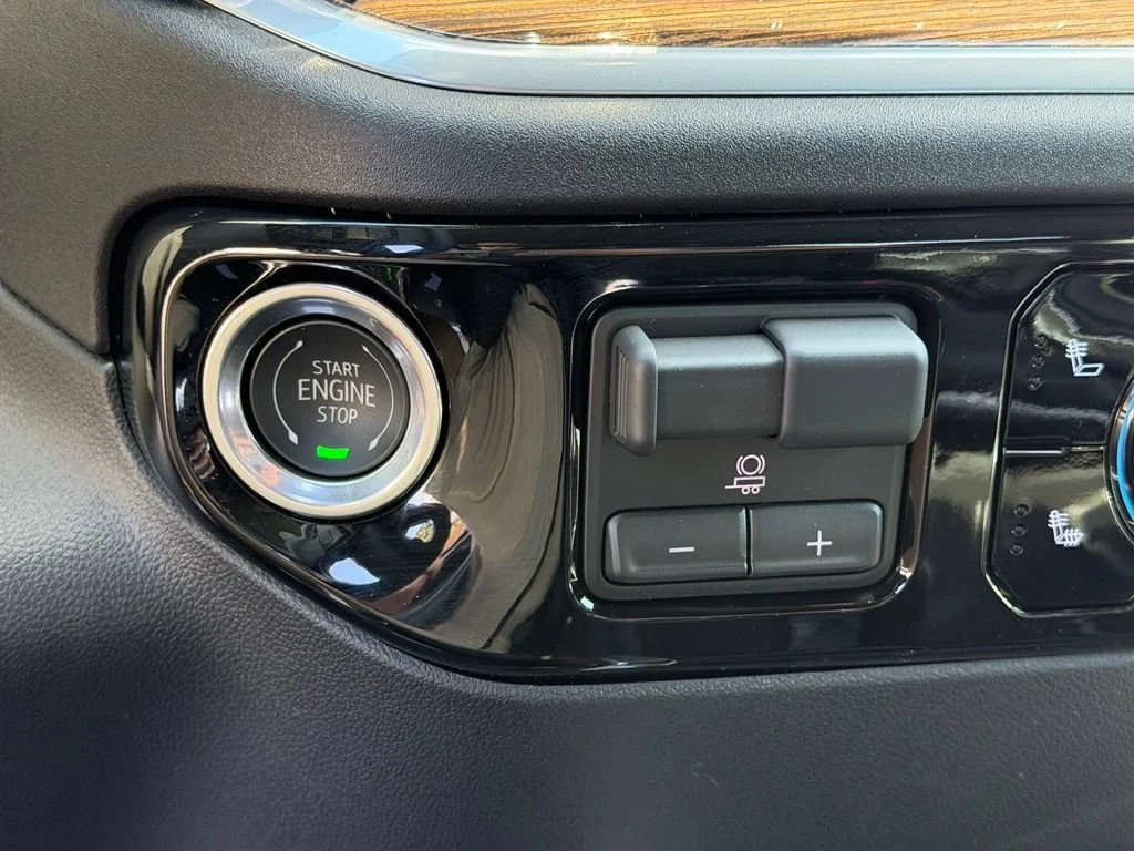 New 2026 Sterling Metallic GMC Elevation image 8