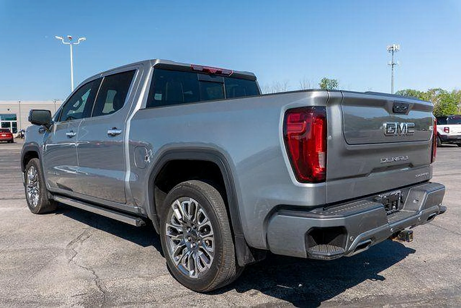 Used 2023  GMC Denali Ultimate image 8