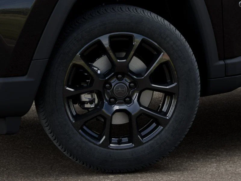 New 2026 Diamond Black Crystal Pearlcoat Jeep Latitude image 9