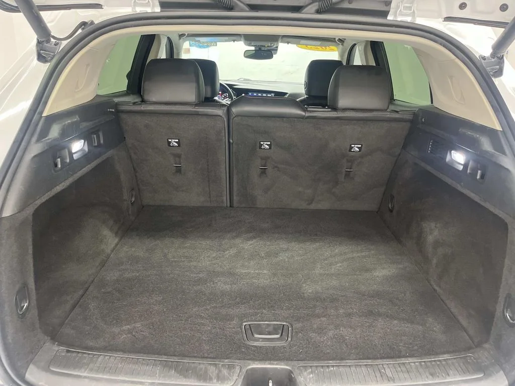 Used 2023 Summit White Buick Essence image 11