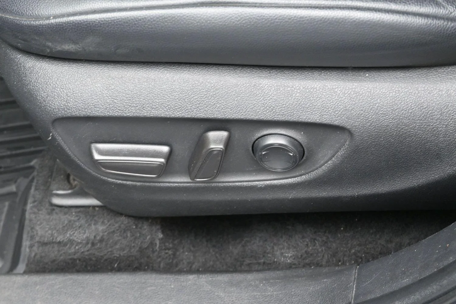 Used 2022 Magnetic Gray Metallic Toyota XLE image 14