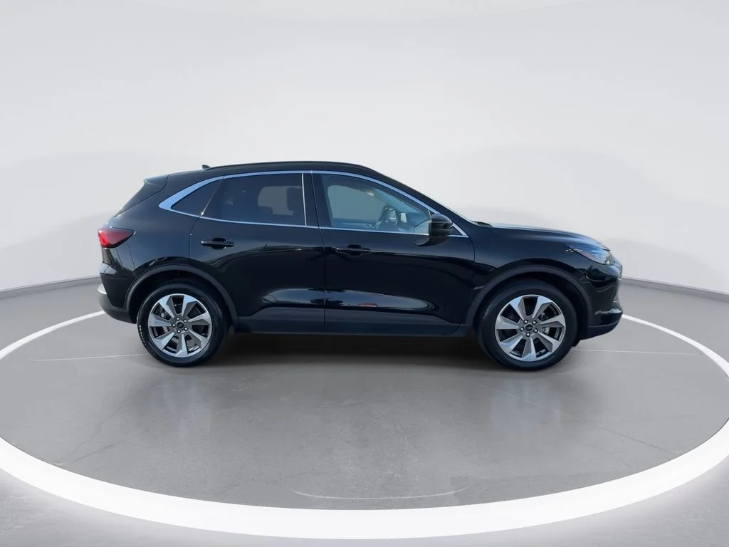 Used 2025  Ford Platinum image 9