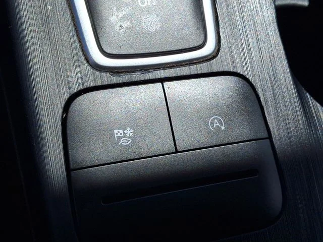 Used 2022 Black Ford SE image 24