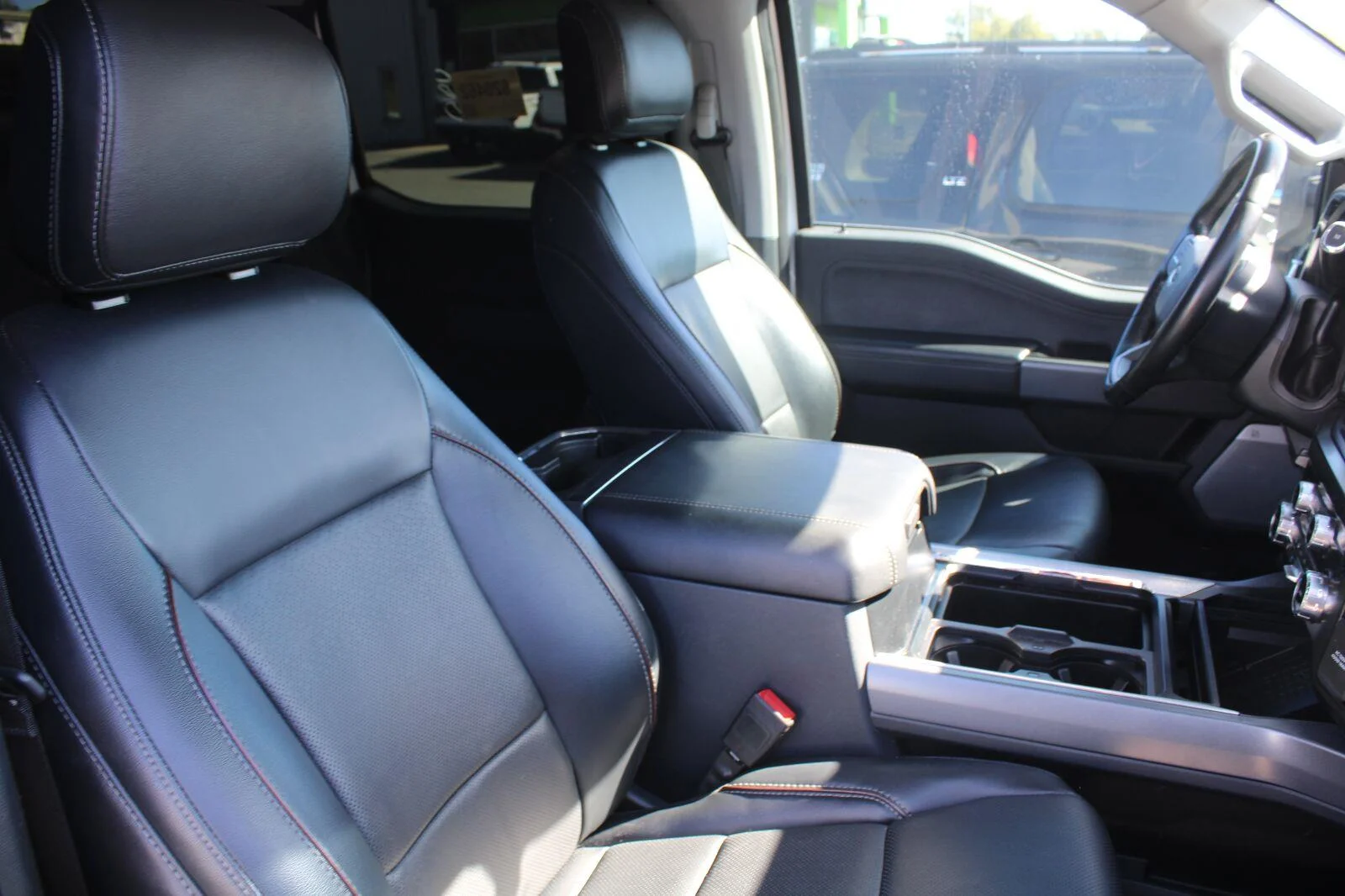 Used 2024 Star White Metallic Tri-Coat Ford Lariat image 4