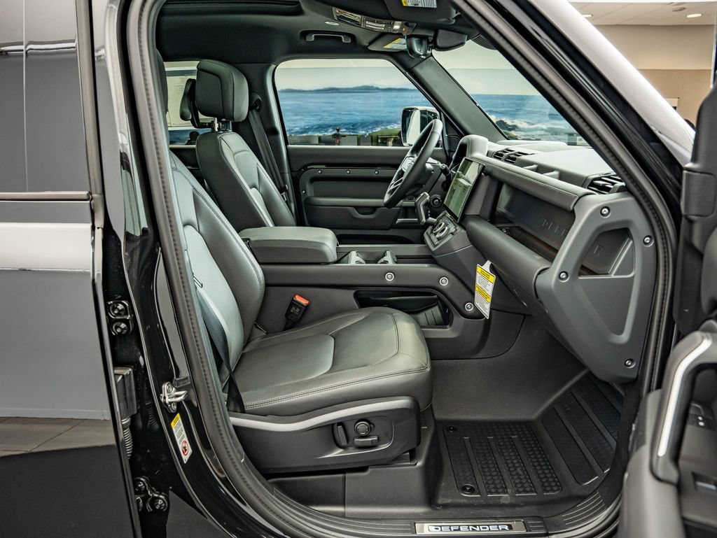 New 2026 Santorini Black Land Rover X-Dynamic SE image 36