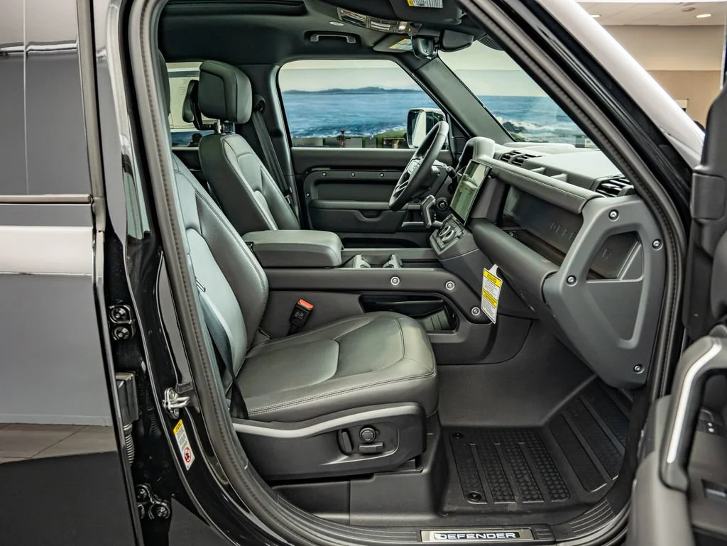 New 2026 Santorini Black Land Rover X-Dynamic SE image 36