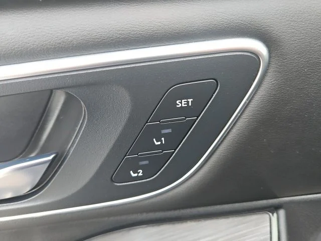 Used 2023 Black Nissan Platinum image 21