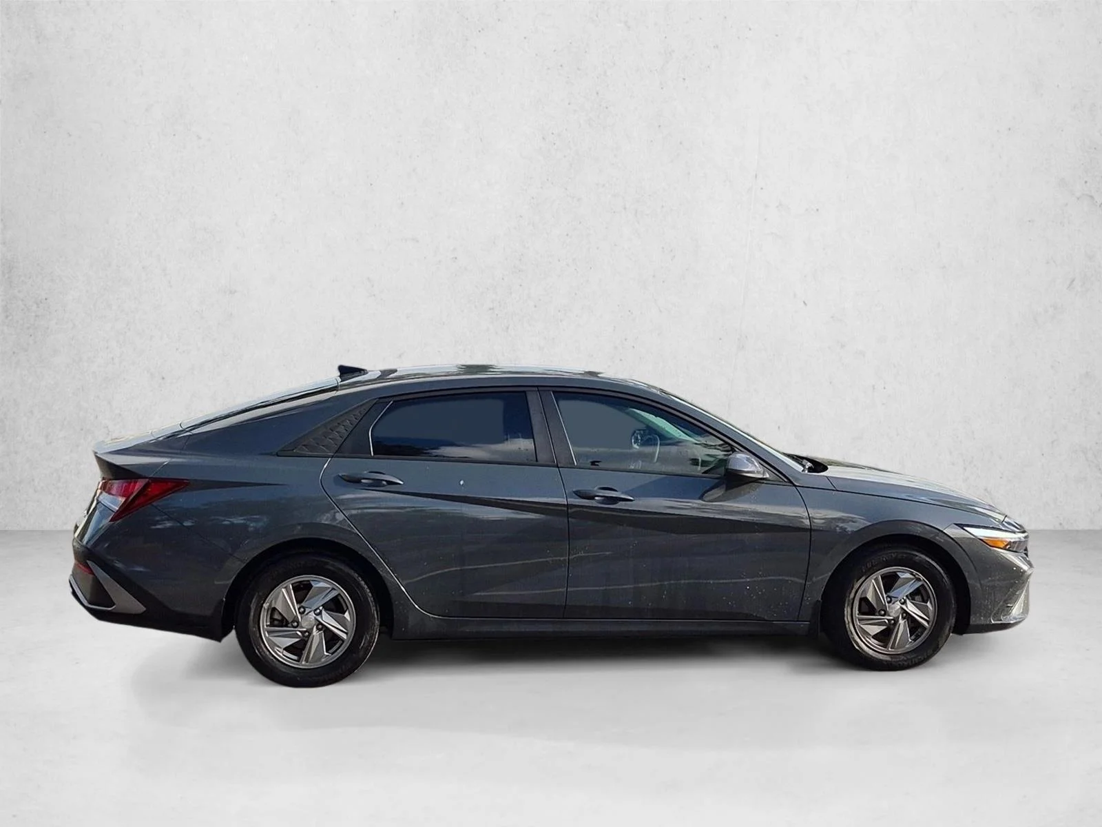 Used 2024 Ecotronic Gray Hyundai SE image 4