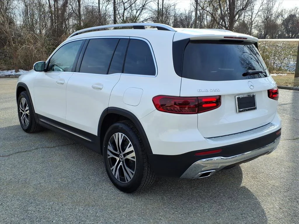 New 2026 Polar White Mercedes-Benz GLB 250 image 38