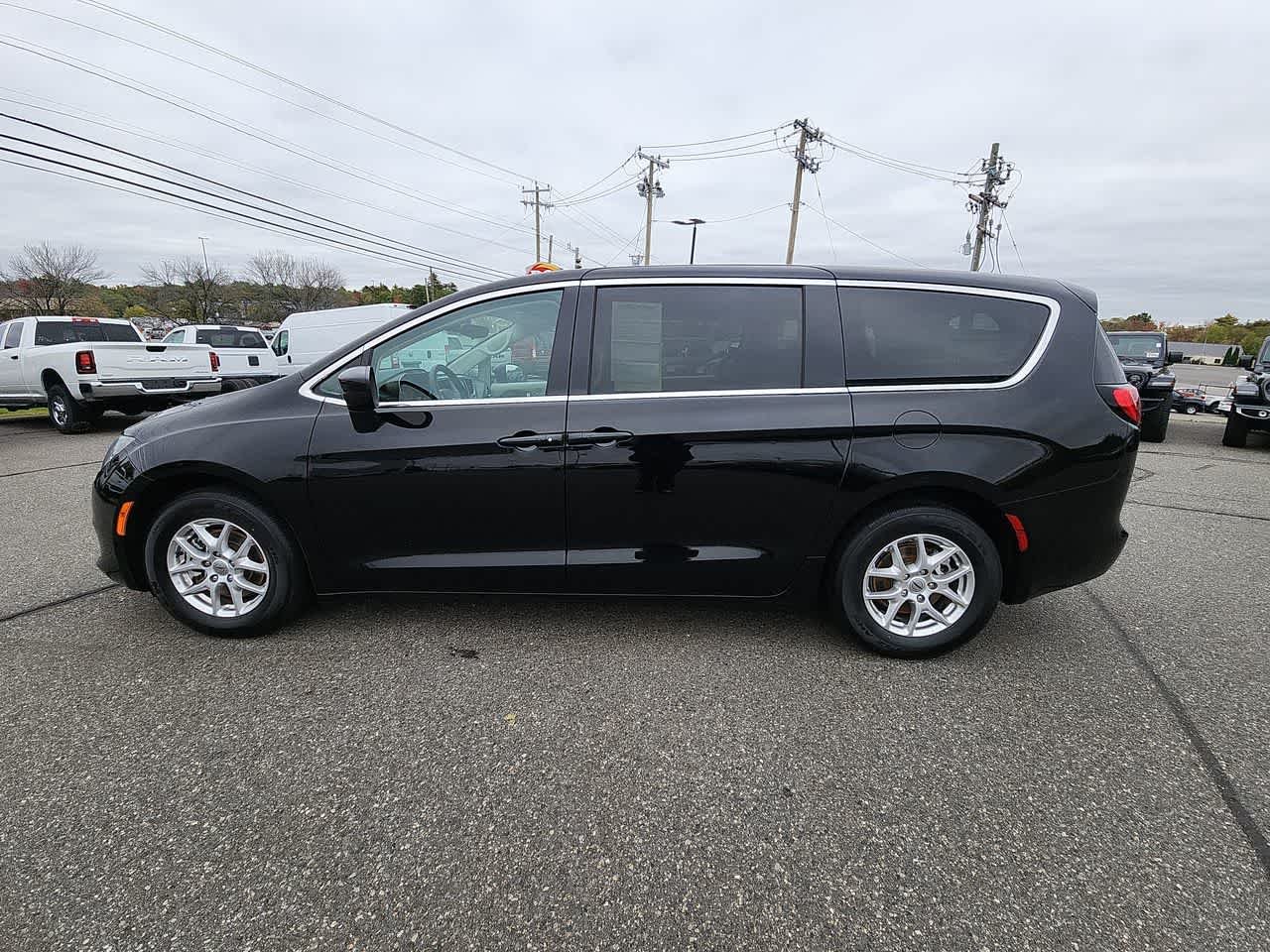 Used 2024 Diamond Black Crystal Pearlcoat Chrysler LX image 6