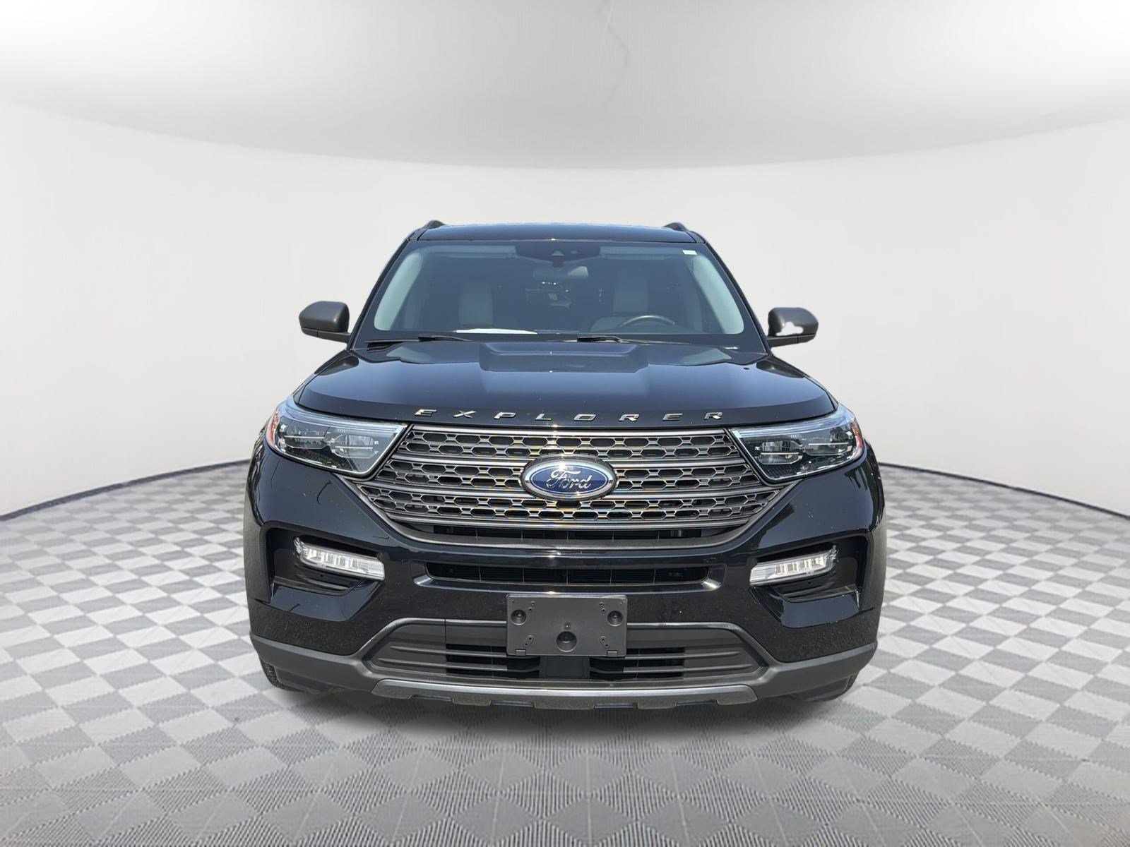 Used 2021 Agate Black Metallic Ford XLT image 2