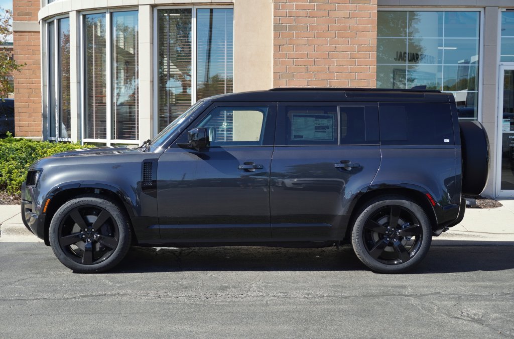 New 2026 Carpathian Grey Land Rover X-Dynamic SE image 2